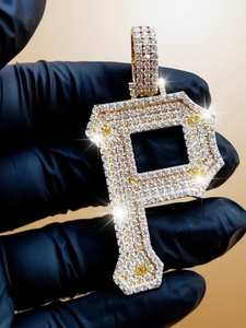 จี้ตัวอักษรแบบกำหนดเอง จี้เงินแท้ 925 หรูหรา ประดับเพชรโมอิสซาไนต์ VVS เครื่องประดับฮิปฮอป จี้ตัวอักษรเริ่มต้นแบบกำหนดเอง - Product Image 4