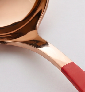 Cuillère de service plaquée or rose avec manche rouge, finition miroir, design moderne, durable, long manche, vaisselle de cuisine - Product Image 2