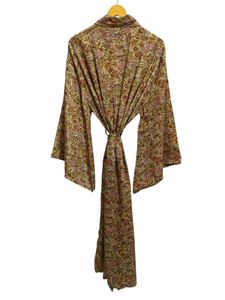 Kimono de Seda Hecho a Mano con Parches de Sari, Túnica Larga para Dormir o como Cubrebaño, Kimono de Seda Sari Reciclada Vintage Hecho a Mano en India - Product Image 4