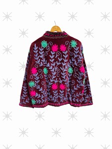 Veste décontractée en velours brodé Suzani multicolore pour femmes, design floral artisanal ODM, doublure en coton - Product Image 2