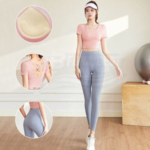 Ensemble de soutiens-gorge de yoga respirants pour femmes avec dos élégant, rembourrés, et leggings sculptants, tenues de sport à manches courtes pour la gym et le fitness - Product Image 2
