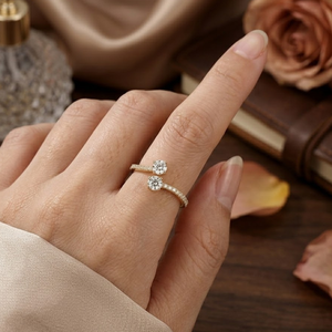 Bague Bypass en Diamant Cultivé en Laboratoire Rond en Or Jaune 10K |   Bague de fiançailles en diamant VVS à sertissage ouvert |   Bijoux élégants pour femmes - Product Image 5