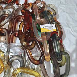 Cadena de eslabones gruesos de resina acrílica esmaltada, modelo navideño, con gancho de seguridad, ecológica, hecha a mano. - Product Image 6