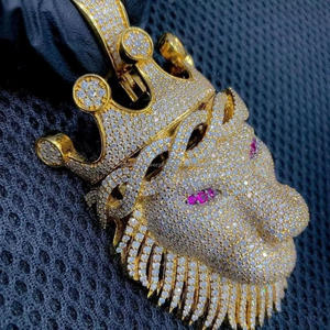 Collier pendentif animalier tendance avec pierres effet diamant et design de style bijoux de luxe - Product Image 1