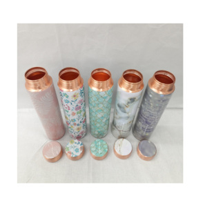 Bottiglia d'acqua in rame resistente con coperchio a prova di perdite e benefici per la salute ayurvedici per l'idratazione quotidiana - Product Image 2