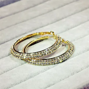 ต่างหูทรงกลมประดับเพชรโมอิสซาไนต์ 3 กะรัต ติชยา ไดมอนด์ ทองคำแท้ 14K สีเหลืองทอง สำหรับผู้หญิง หรูหรา เหมาะสำหรับงานแต่งงาน งานหมั้น ของขวัญ เครื่องประดับ - Product Image 1