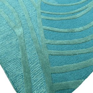 Alfombra Rectangular Moderna de Lana Hecha a Mano con Diseño Abstracto de Ondas Fluidas en Tonos Azul Agua y Verde Azulado, Patrón de Bucle Contemporáneo - Product Image 4