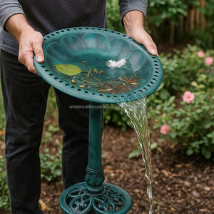 Bain d'oiseaux en métal pour jardin avec piédestal, base robuste, design attrayant pour la décoration extérieure et l'abreuvement des oiseaux. - Product Image 1