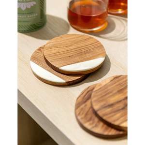 Posavasos de Madera de Acacia Premium, Vajilla de Madera para Servir Té, Café y Bebidas, Protege las Superficies de Mesa - Product Image 1