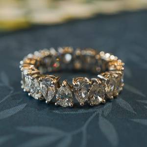 Bague éternelle en or blanc 18 carats avec diamants de laboratoire taille poire – Cadeau idéal pour fiançailles ou soirée pour petite amie - Product Image 4