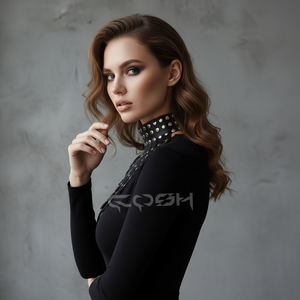 Collier en cuir noir à franges avec ferrures argentées - Product Image 3