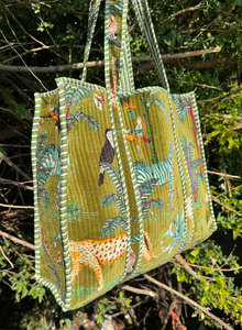 Bolso de hombro acolchado de terciopelo estampado para mujer, bolso de diseñador moderno con aspecto lujoso - Product Image 3