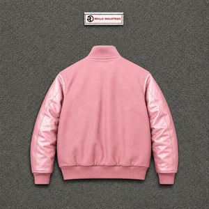 เสื้อแจ็คเก็ตวิทยาลัยสีชมพูทันสมัย แบบจำลองด้านหน้า ดีไซน์เสื้อคลุมแบบมินิมอล ตัวอักษรเรียบง่าย แบบจำลองเสื้อผ้าวิทยาลัย แฟชั่นทันสมัย - Product Image 6