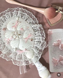 Miroir de coquillage Artisan: Fabriqué à la main au Vietnam, un accessoire de vanité unique et portable. - Product Image 4