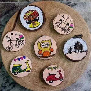 Imán de nevera de madera pintado a mano con diseño de rebanada - Product Image 1