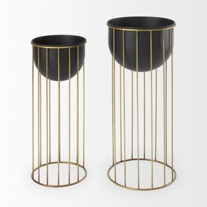 Maceta Moderna de Metal Dorado y Negro, Diseño Minimalista, Soporte para Plantas de Interior, Decoración de Escritorio, Acabado con Recubrimiento en Polvo - Product Image 1