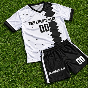 Camiseta y Pantalones Cortos de Fútbol con Estampado Blanco y Negro, Servicio OEM, Hechos a Medida para Equipos Escolares, Clubes y Ligas Juveniles y de Adultos - Product Image 1