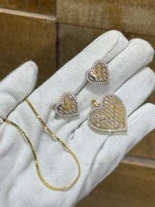 Ensemble pendentif et boucles d'oreilles assorties Bhargavi pour femme, en laiton 100% plaqué rhodium, avec diamants naturels en forme de cœur, certifié, tendance - Product Image 2