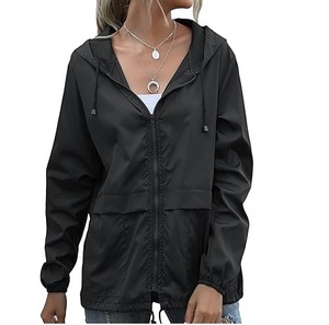 Veste coupe-vent pour femme, nouvelle conception, de haute qualité, sportive, élégante, noire, en polyester, avec fermeture éclair et capuche. - Product Image 6
