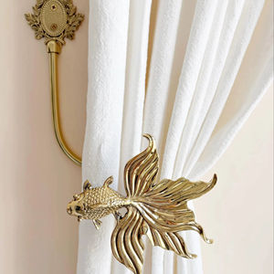 Sujetador de Cortina Decorativo con Forma de Pez Artístico, Acabado Dorado, Accesorio para Cortinas, Perfecto para Interiores de Hogares de Lujo, de la India - Product Image 1