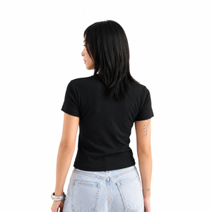 เสื้อยืดผู้หญิงทรงเข้ารูป แขนสั้น คอกลม เนื้อผ้านุ่ม ยืดหยุ่นได้ สวมใส่สบาย - Product Image 2