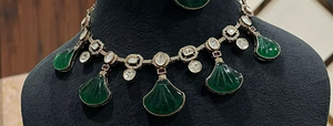 Magnifique ensemble collier et boucles d'oreilles en laiton plaqué or avec pierres Kundan, tendance pour mariage indien, fiançailles, anniversaire - Product Image 3