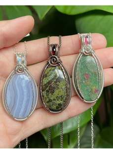 จี้หินทำมือรูปต้นไม้แห่งชีวิตสีแดงสำหรับของขวัญงานแต่งงานฮินดู - Product Image 1