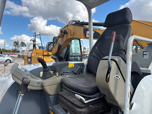 Miniexcavadora Hidráulica Compacta TB260 2022 para Proyectos de Construcción, Excavación de Zanjas y Jardinería - Product Image 3
