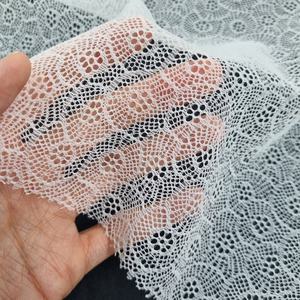 Tela de Encaje Floral Geométrico, Spandex/Nailon, 147 cm de Ancho, Elástica, Color Personalizado para Vestidos, Blusas y Prendas, Ligera - Product Image 3