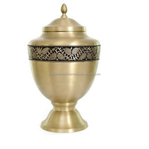 Urnas de cremación de latón de alta calidad y forma única con grabado de urnas funerarias de metal con acabado negro y dorado - Product Image 5