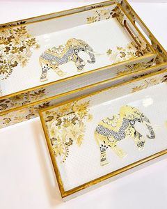 Plateau en bois de luxe avec bord doré, motif hexagonal, design bleu et feuille d'or, forme carrée, poignée intégrée pour cadeaux - Product Image 4