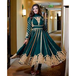 ชุดเดรสผ้าจอร์เจียแบบมีจุดปักลายมีก้น - Product Image 1