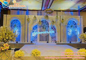 Mandap de mariage ouvert de style romain avec une touche américaine, Mandap moderne pour mariages en intérieur, thème de mariage romain, design élégant, Canada - Product Image 2