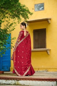 Costume Anarkali moderne en soie Vichitra prêt-à-porter avec broderie en fil de Zari pour mariage, Diwali et bal de promo - Product Image 3