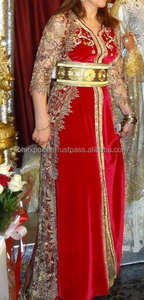 Caftan de mariage turc avec une belle broderie et un tissu en soie - Product Image 1