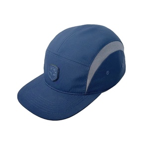 Gorra de poliéster versátil que combina diseño elegante y funcionalidad práctica para mercados minoristas, mayoristas y de moda - Product Image 3