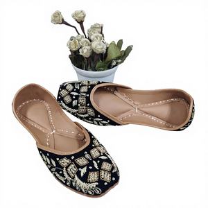 Prix de gros BS INTERNATIONAL en cuir véritable traditionnel à la mode dames broderie marche indienne tendance fantaisie haute - Product Image 1