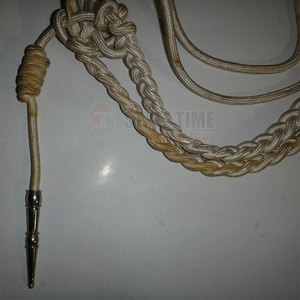 Nueva en Stock: Elegante Aiguillette con Detalle Trenzado y Artesanía de Alta Calidad - Product Image 3