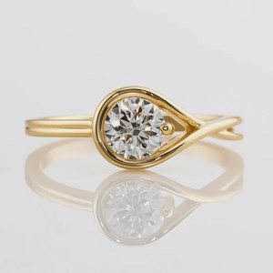 Anillo de compromiso de diamante de laboratorio al por mayor, oro puro de 14K/18K, diseño de bisel envolvente, anillo solitario, anillo de propuesta en forma de lágrima, regalo único - Product Image 1