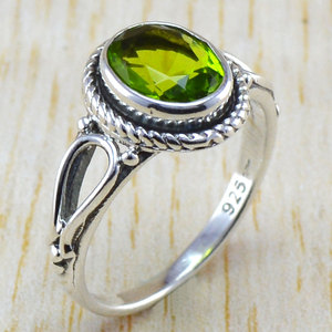 Bague ovale facettée en péridot en argent sterling 925 sur mesure, OEM ODM, marque privée, vente en gros - Product Image 2