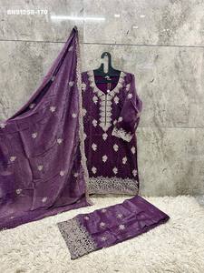 Traje Plazzo-Dupatta listo para usar, con bordados de Butta dispersos y ribete ancho, ideal para festivales. Proveedor de la India. - Product Image 4