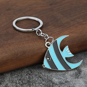 Gantungan Kunci Enamel Ikan Malaikat Bergaris dari Paduan Seng, Gantungan Kunci Terumbu Karang Tropis untuk Hadiah Suvenir Toko Akuarium - Product Image 4