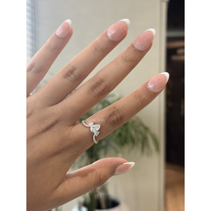 Bague élégante en or massif avec diamant de laboratoire en forme de poire, motif aile de chevron, 1,1 carat VVS VS EF, bijou de fiançailles pour femme - Product Image 1