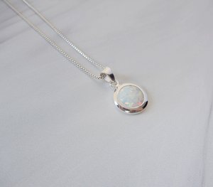 Collier en opale blanche, pendentif ovale en argent sterling, bijou pierre de naissance d'octobre, cadeau élégant pour elle - Product Image 5
