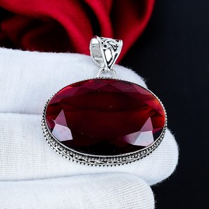 Colgante de Granate Rojo con Piedra Preciosa, Hecho a Mano en Plata de Ley 925, Joyería Artesanal Vintage, Ovalado, Estilo Boho, Regalo - Product Image 1