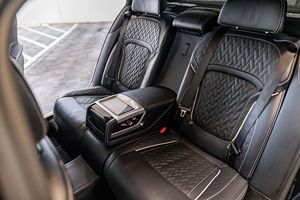 BMW Alpina B7 xDrive berline d'occasion 2022 en vente – Prête à être expédiée dans le monde entier - Product Image 2