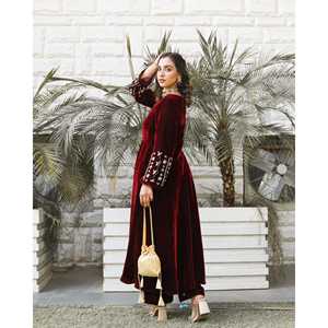 Ensemble Kurta pour femme en velours élégant Noor Jahan, manches longues, taille XS, couleur marron, brodé - Product Image 2
