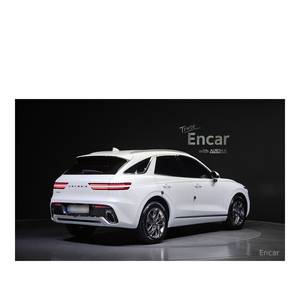 Genesis GV70 2.5T Gasolina 2WD con Caja de Cambios Automática y Asientos de Cuero, Modelo Abril 2024, 9,411 km, Volante a la Izquierda, Cámara Trasera - Product Image 2