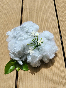 Fibre de polyester recyclée blanche non siliconée du Vietnam, 15D 32/64mm, antistatique, anti-déformation, garnissage creux conjugué - Product Image 5