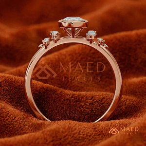 Élégante bague en or rose 14 carats avec grappe de pierres taille poire |   Bague d'anniversaire romantique en forme de goutte d'eau sertie de pierres |   Fiançailles bohèmes chic uniques - Product Image 3